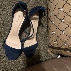 Women blue dress shoes